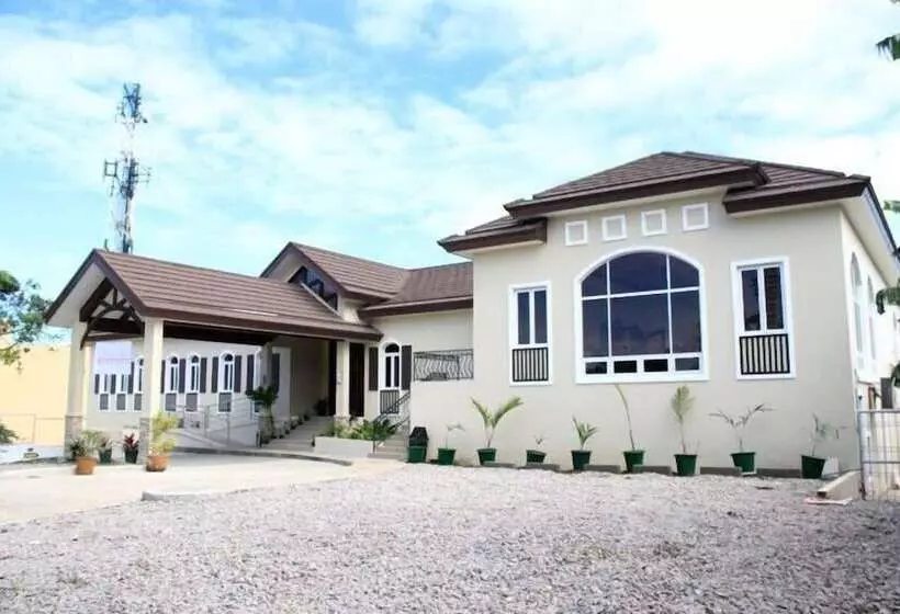 تختخواب و صبحانه Country Chateau