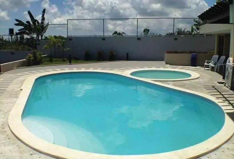 تختخواب و صبحانه Country Chateau