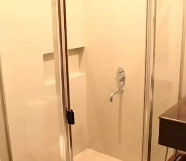 تختخواب و صبحانه Country Chateau