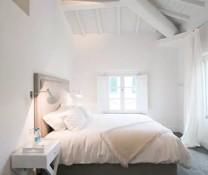 Bed and Breakfast Hall