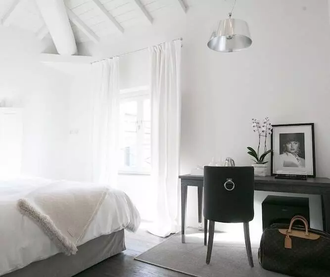 Bed and Breakfast Hall