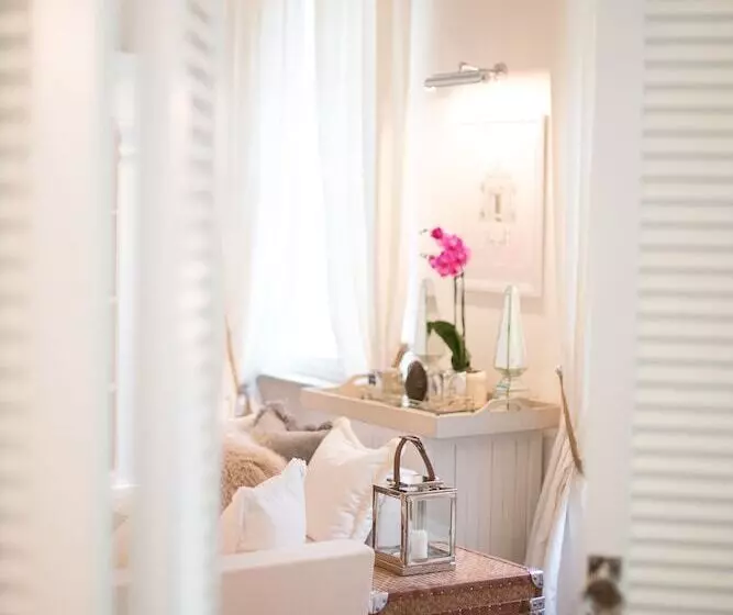 Bed and Breakfast Hall