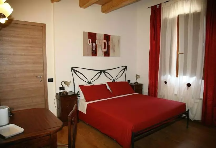 هتل Borghetto Airport/hospital