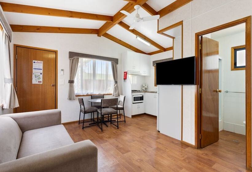 فندق South Goulburn Caravan Park