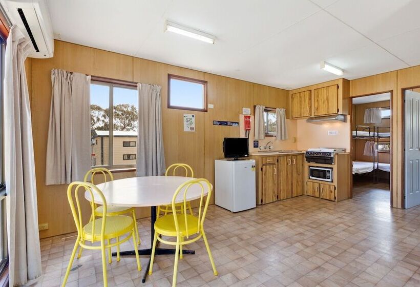 فندق South Goulburn Caravan Park