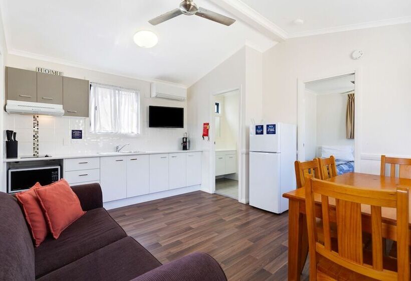 فندق South Goulburn Caravan Park