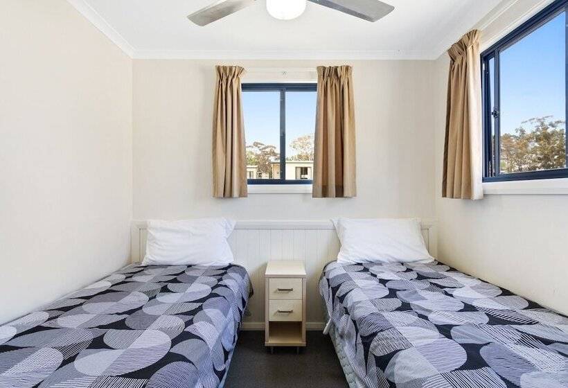 فندق South Goulburn Caravan Park