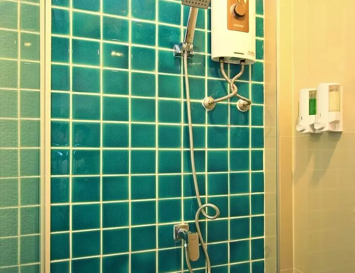 Hotel Gypsy Sea View Resort  Phi Phi Island