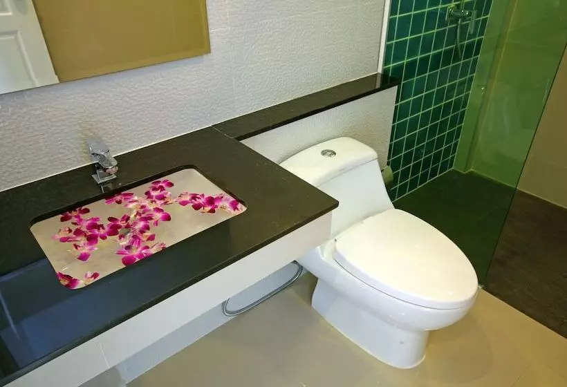 Hotel Gypsy Sea View Resort  Phi Phi Island