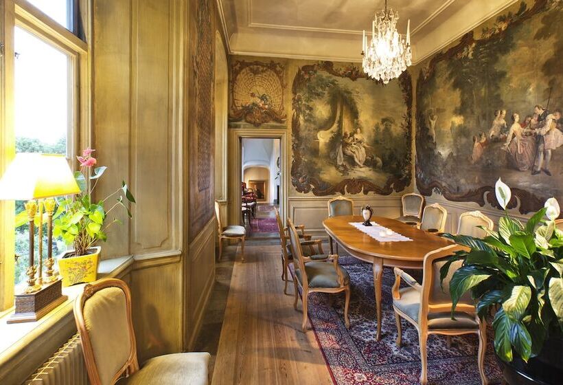 هتل åkeshofs Slott