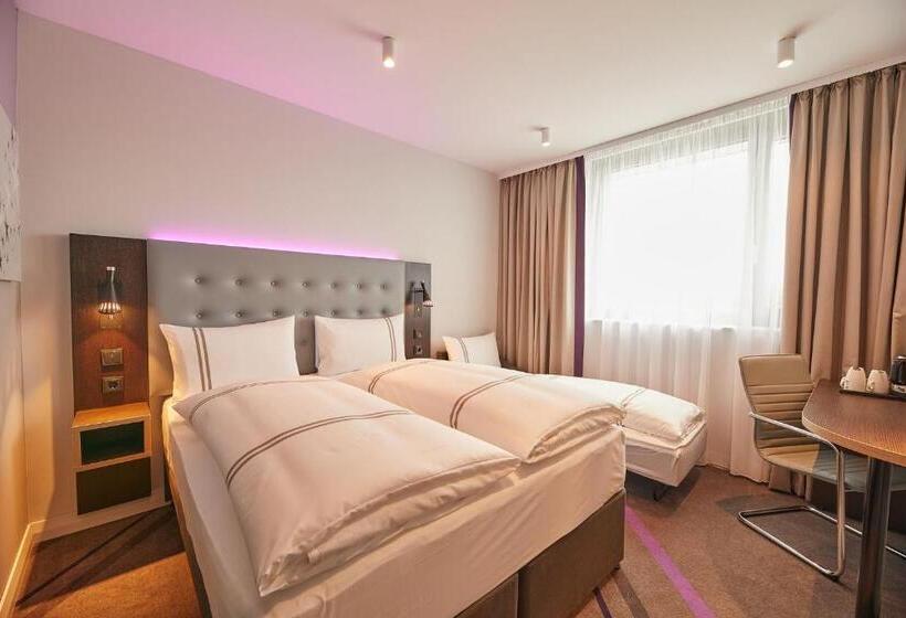 هتل Premier Inn Karlsruhe City Am Wasserturm