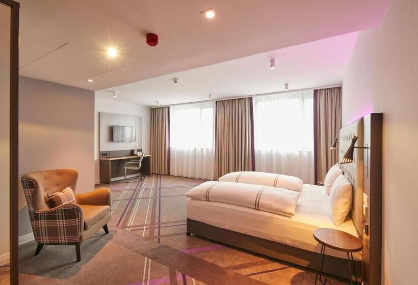 هتل Premier Inn Karlsruhe City Am Wasserturm