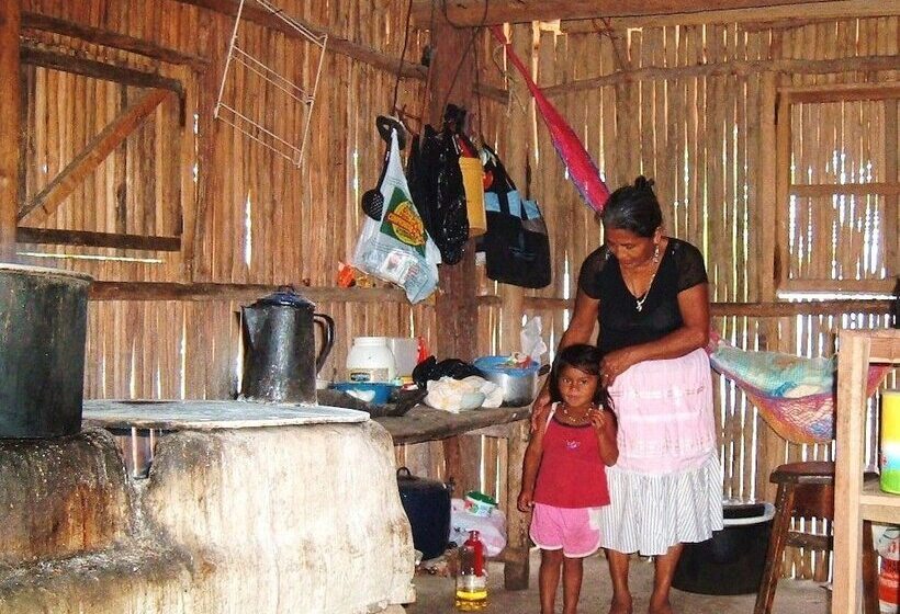 هتل Denny S Beach Resort