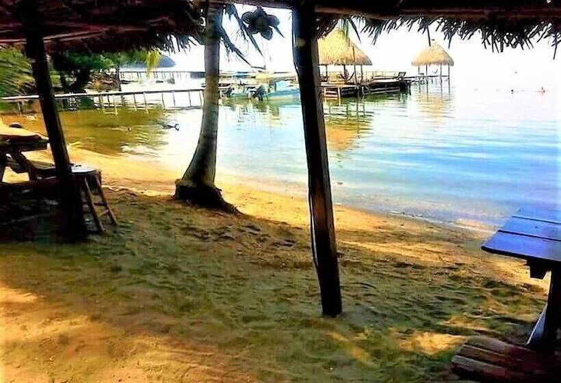 هتل Denny S Beach Resort