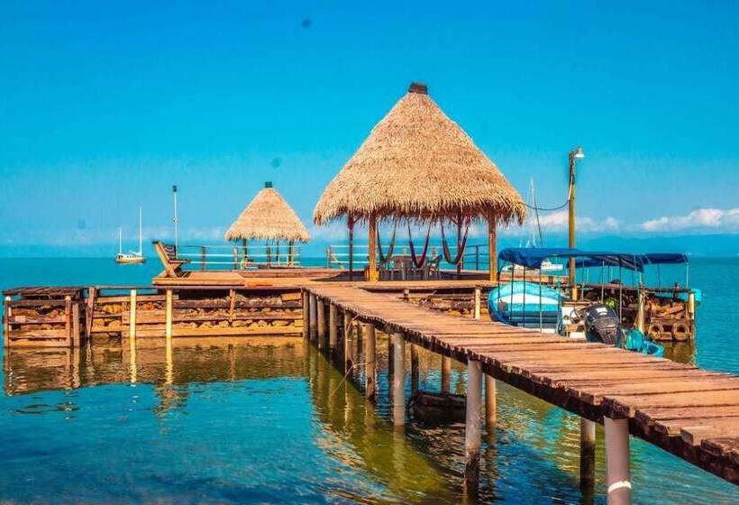 هتل Denny S Beach Resort