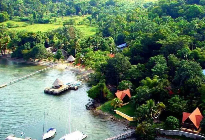 هتل Denny S Beach Resort