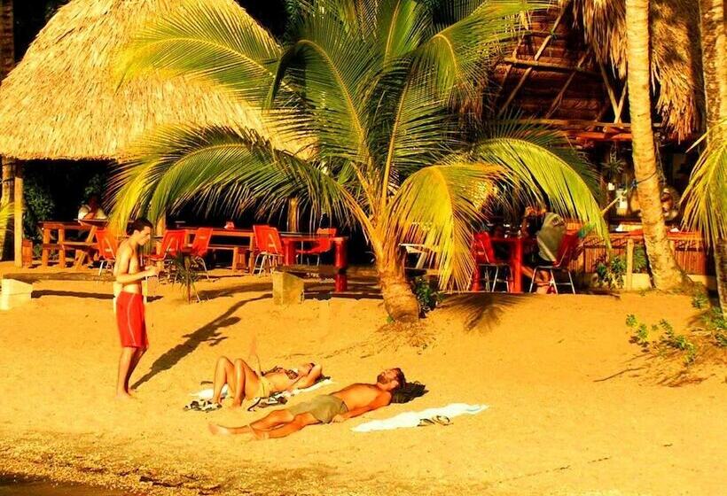 هتل Denny S Beach Resort