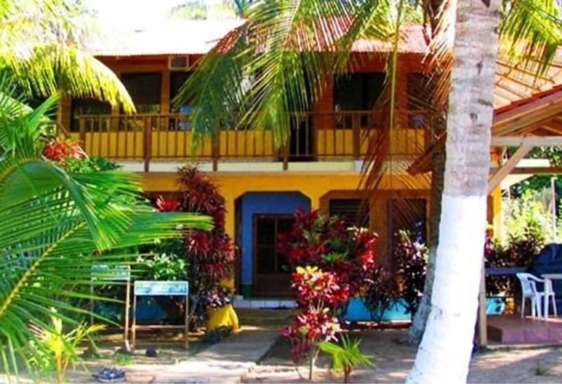 هتل Denny S Beach Resort