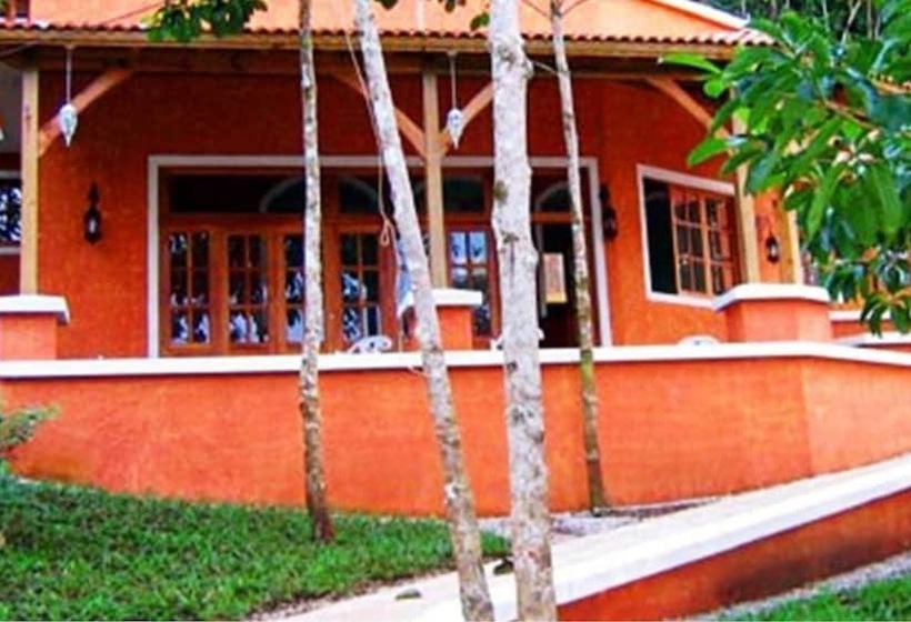 هتل Denny S Beach Resort