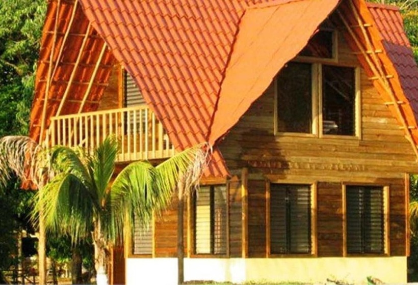 هتل Denny S Beach Resort