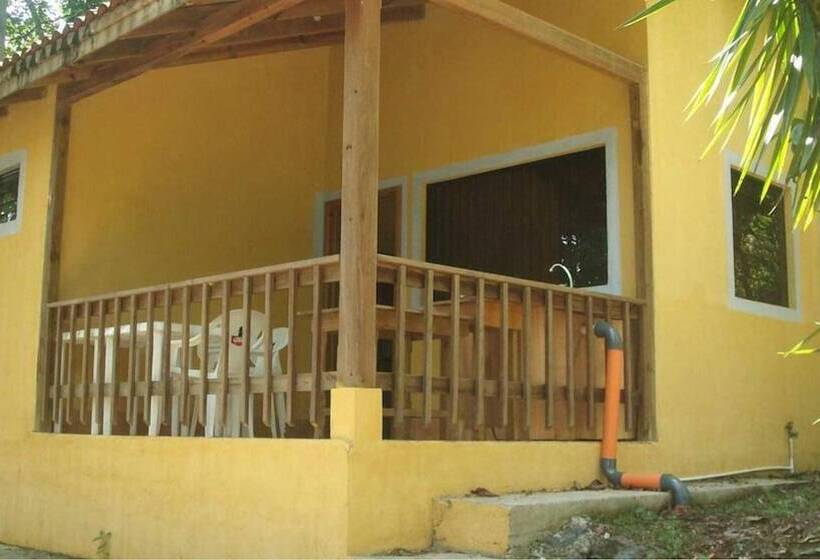 هتل Denny S Beach Resort