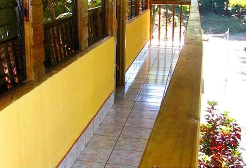 هتل Denny S Beach Resort