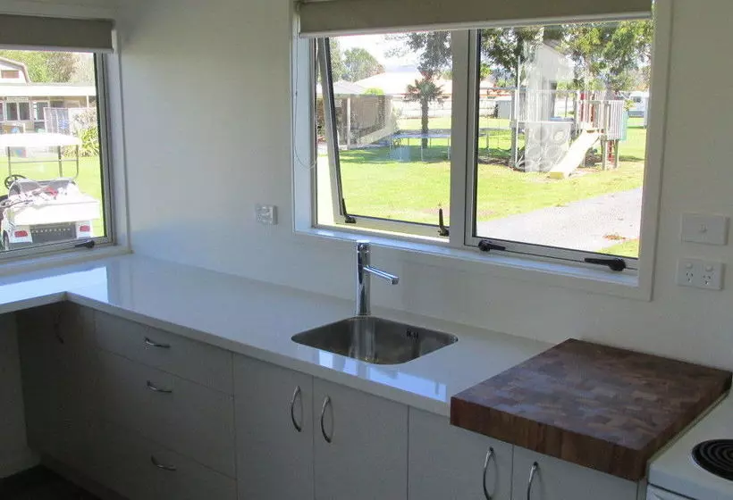 Отель Mercury Bay Holiday Park