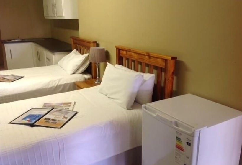 בית מלון כפרי Sand River Resort