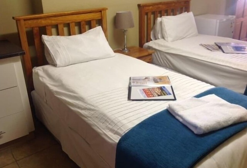 בית מלון כפרי Sand River Resort