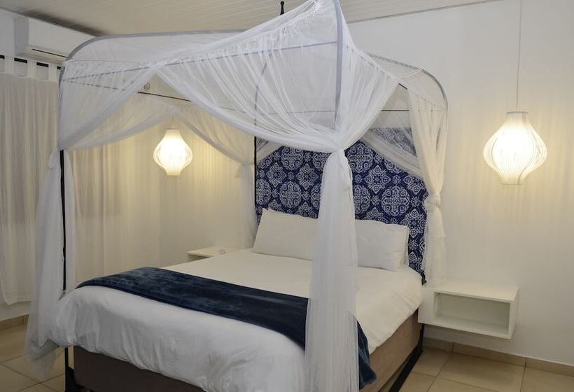 בית מלון כפרי Sand River Resort