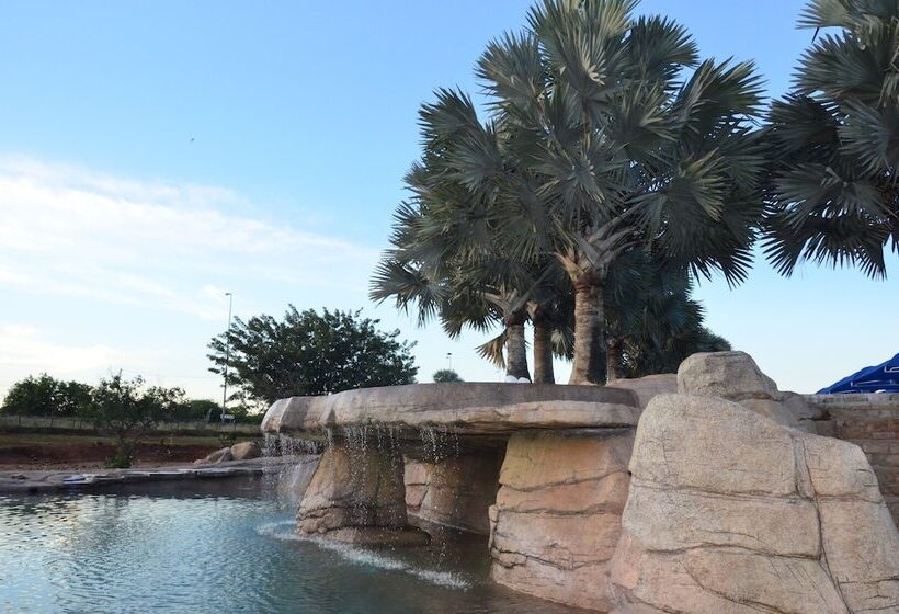 בית מלון כפרי Sand River Resort