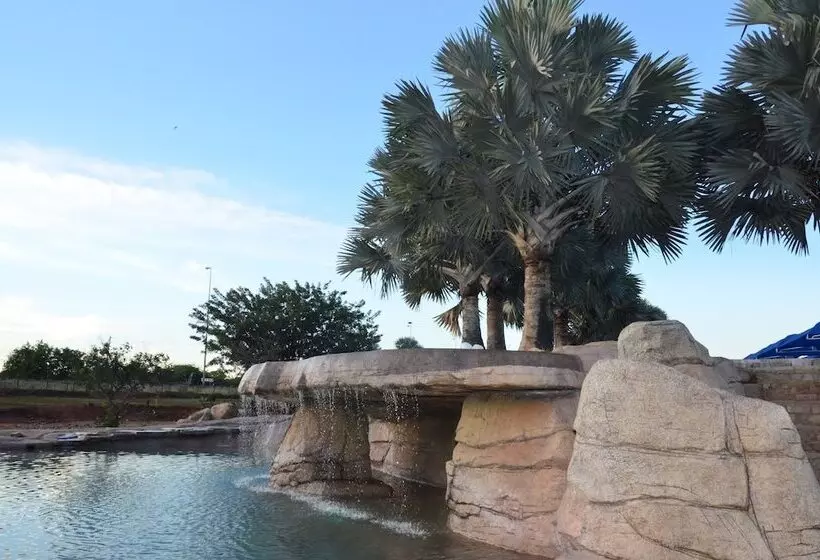 هتل Sand River Resort