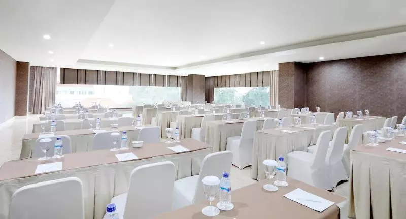 ホテル Santika Premiere Gubeng Surabaya