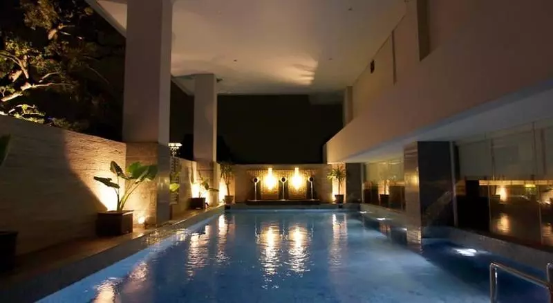 ホテル Santika Premiere Gubeng Surabaya