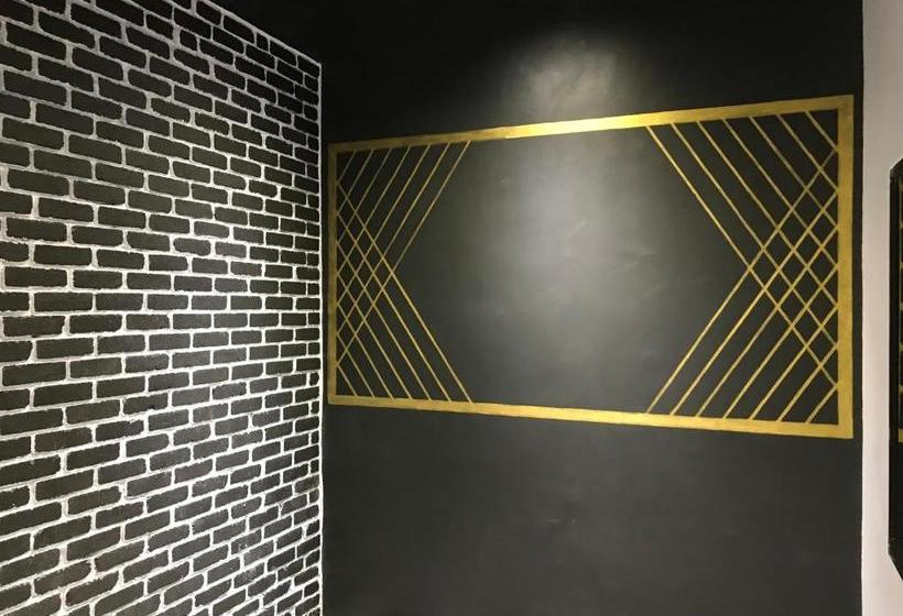 هتل Kavy  Boutique