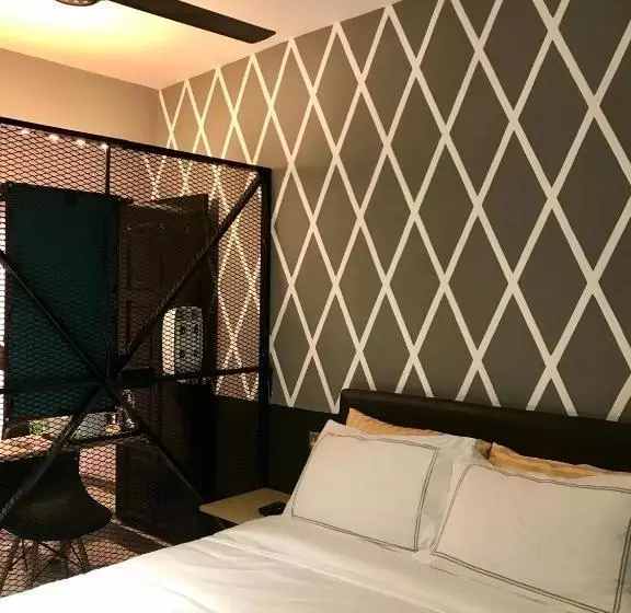 هتل Kavy Boutique