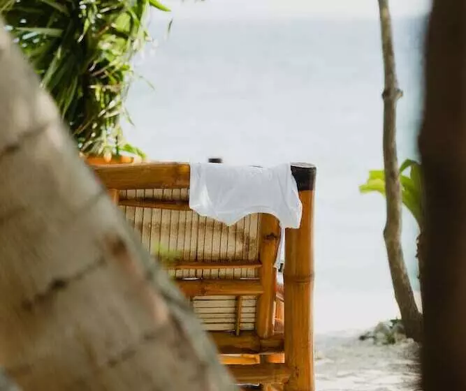 پانسیون Amami Beach Resort