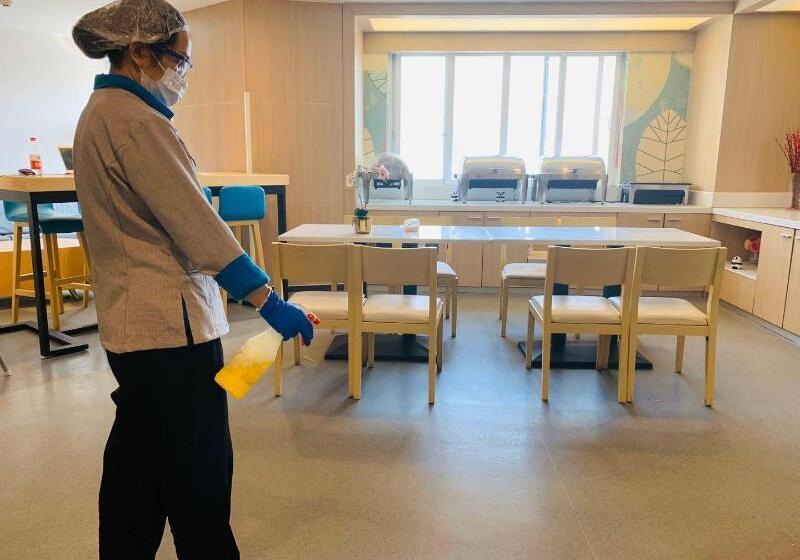 Отель Hanting Chengdu Chunxi Road Metro Station