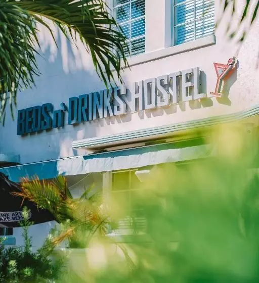 Hostel Beds N' Drinks