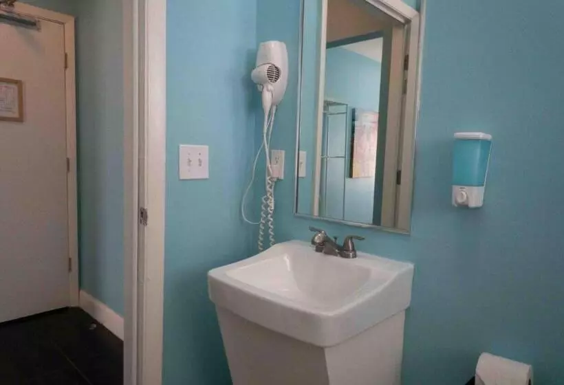 Hostel Beds N' Drinks