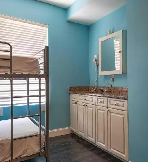 Hostel Beds N' Drinks