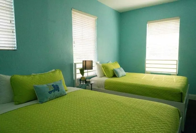 Hostel Beds N' Drinks