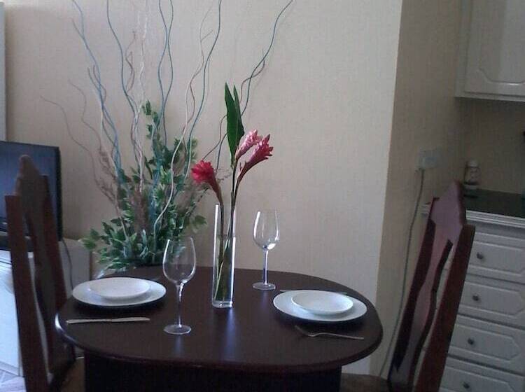 تختخواب و صبحانه Summers Inn