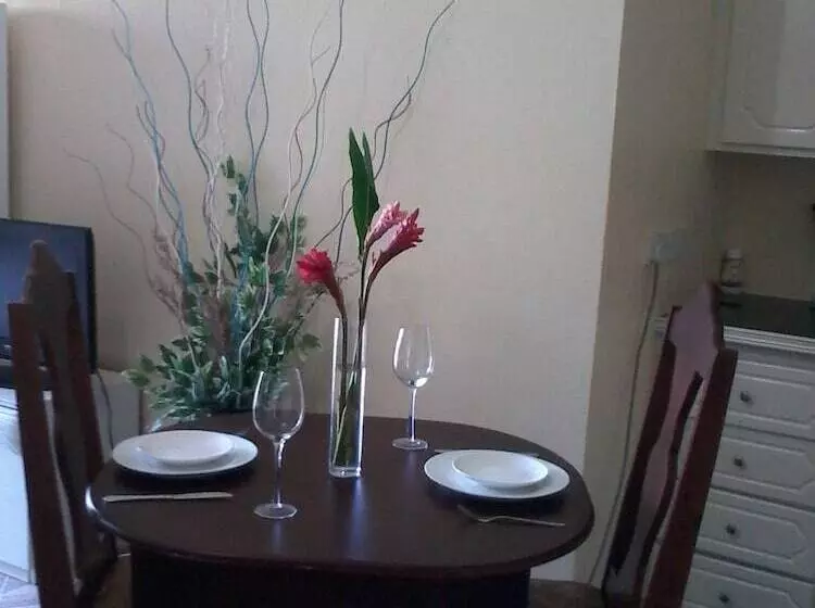 تختخواب و صبحانه Summers Inn