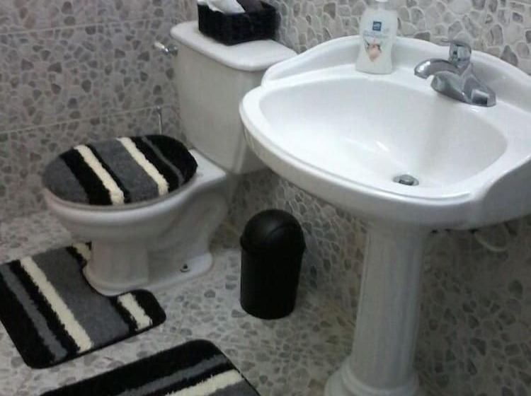 تختخواب و صبحانه Summers Inn