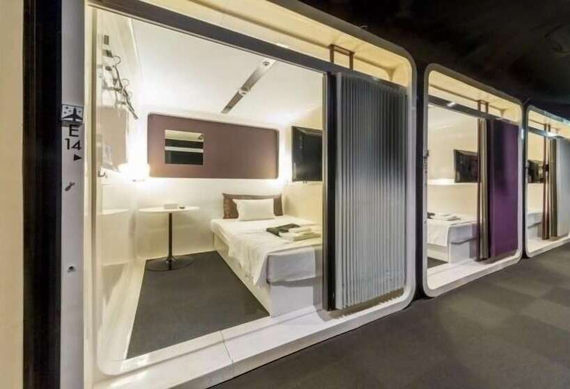فنادق الكبسولة First Cabin Hakata