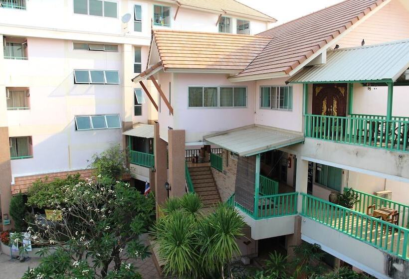 Отель Tamarind Residences Khonkaen บ้านแทมมารีน