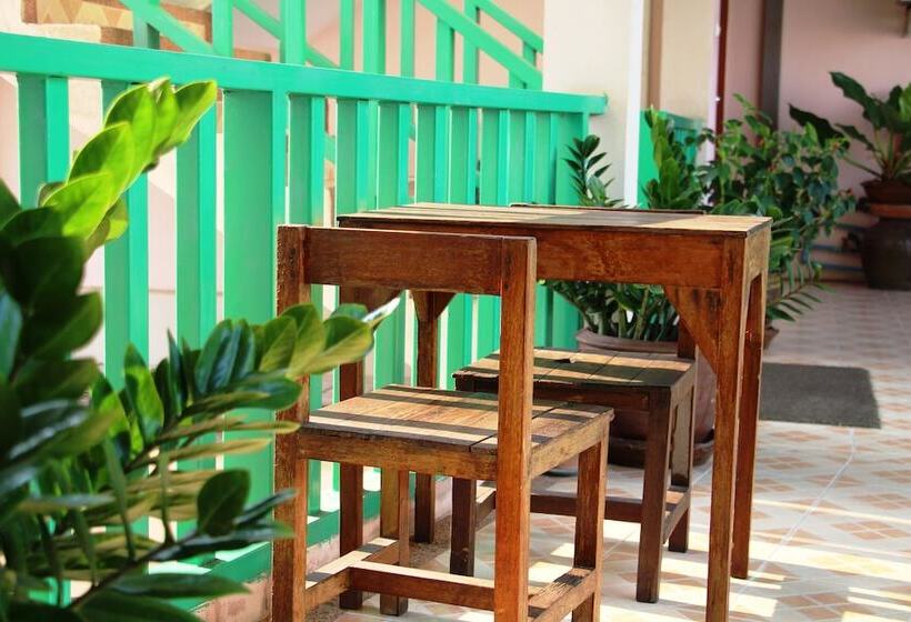 Отель Tamarind Residences Khonkaen บ้านแทมมารีน