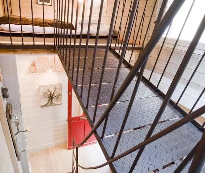 Voyage Désirable - La Cabane Du Capitaine Nemo