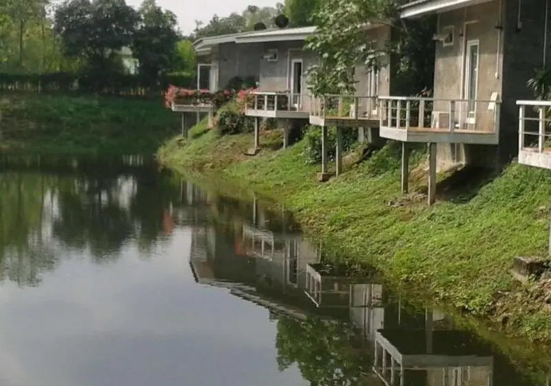 ホテル Baan Suan Him Doi